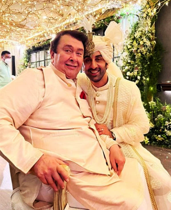 Ranbir posing with Uncle Randhir Kapoor