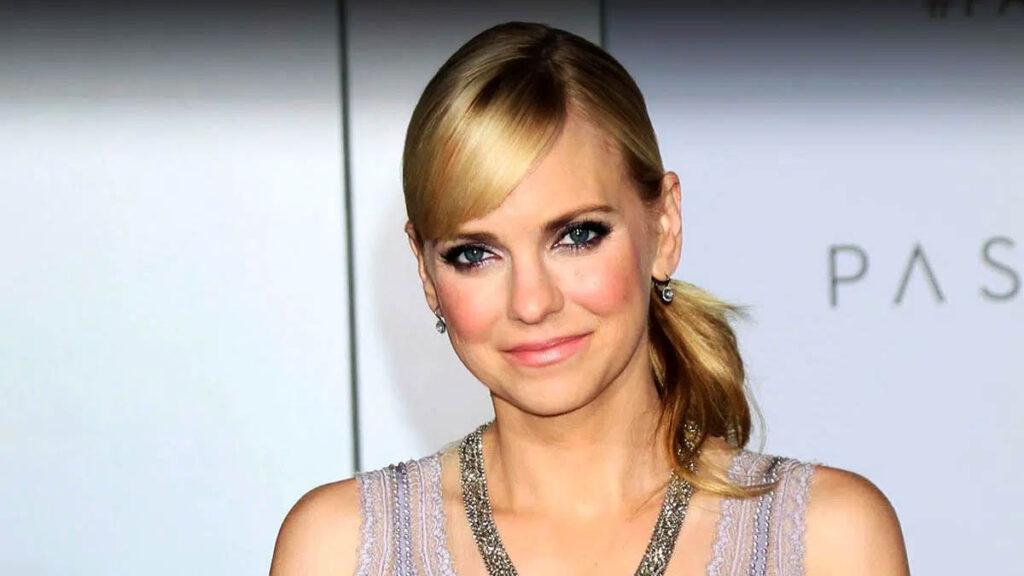 Hollywood actress Anna Farris said she had multiple plastic surgeries