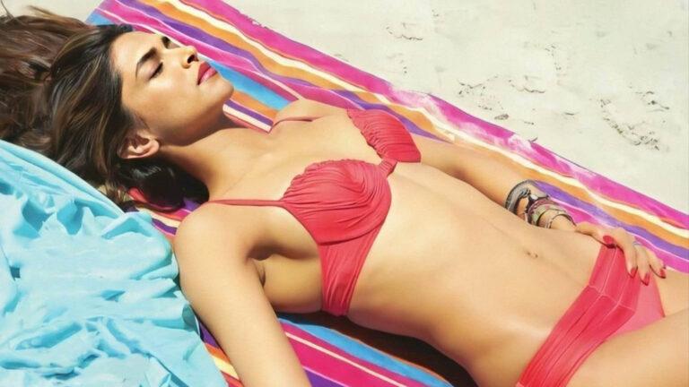 Read more about the article 15 occasions Deepika Padukone sizzled in Bikini Photos