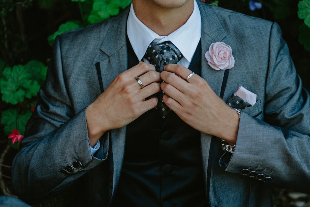 A guide on how to buy neck tie for your wedding