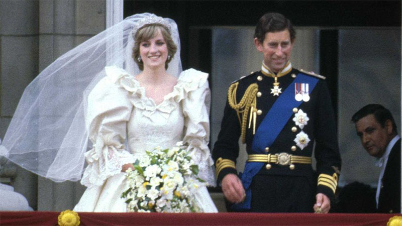 Princess Diana’s Wedding Dress - $115,000  -  Most expensive celebrity dresses in the world